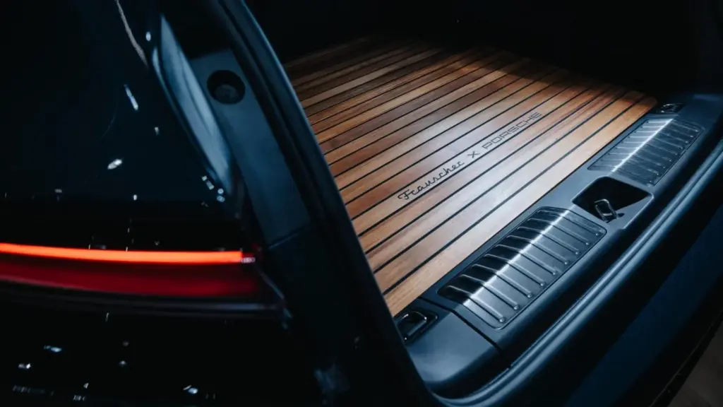 2026 Porsche Macan Turbo Frauscher. Imagen maletero.