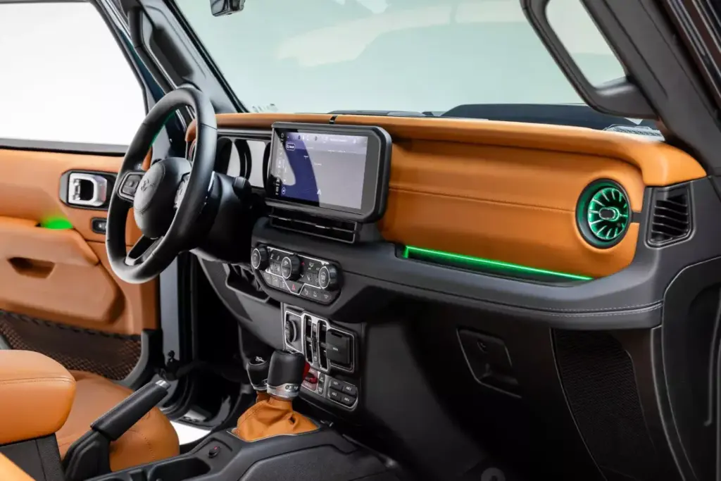 2026 Rezvani Tank. Imagen interior.