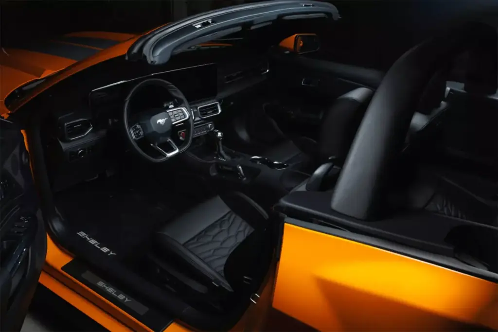 2026 Shelby GT350 Convertible. Mustang. Imagen interior.