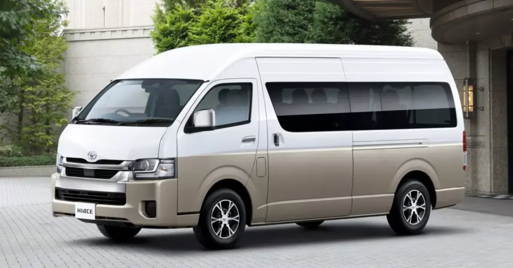 Toyota dimostra che 22 anni non sono una scusa per mandare in pensione un modello indistruttibile 12 Motor16 2026 Toyota HiAce Giappone 1 Motore16