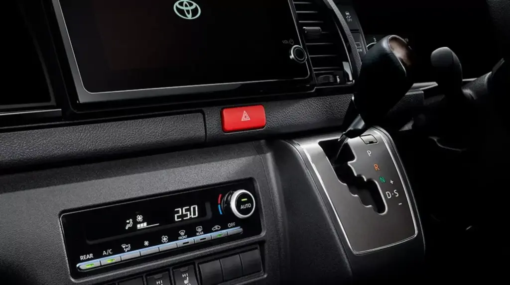 Toyota dimostra che 22 anni non sono una scusa per mandare in pensione un indistruttibile modello 20 Motor16 2026 Toyota HiAce Giappone 16 Motore16