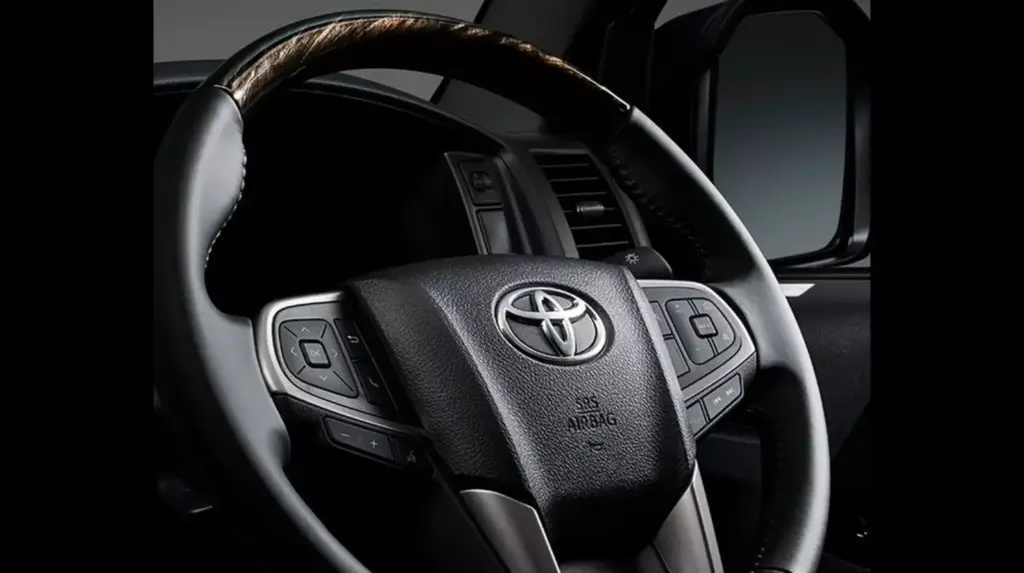 Toyota dimostra che 22 anni non sono una scusa per mandare in pensione un indistruttibile modello 21 Motor16 2026 Toyota HiAce Giappone 17 Motore16