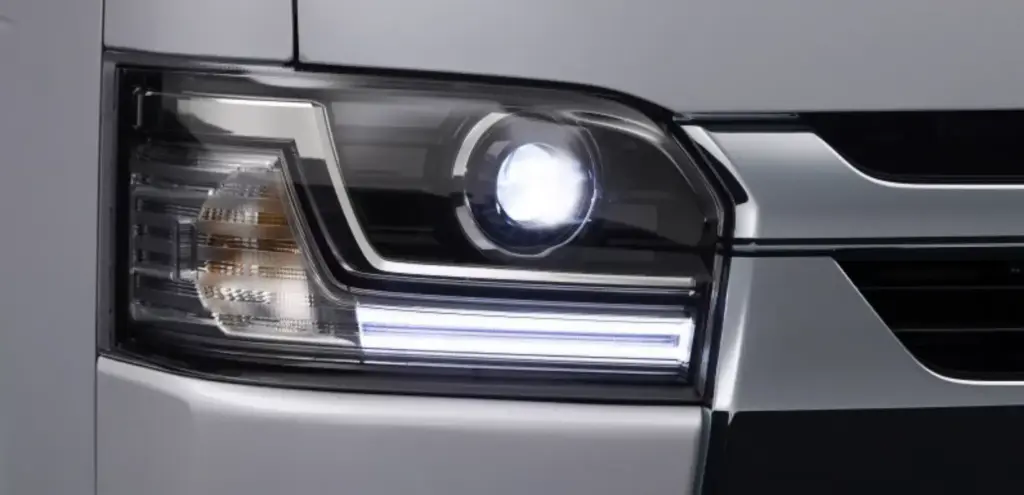 Toyota dimostra che 22 anni non sono una scusa per mandare in pensione un modello indistruttibile 16 Motor16 2026 Toyota HiAce Giappone 6 Motore16