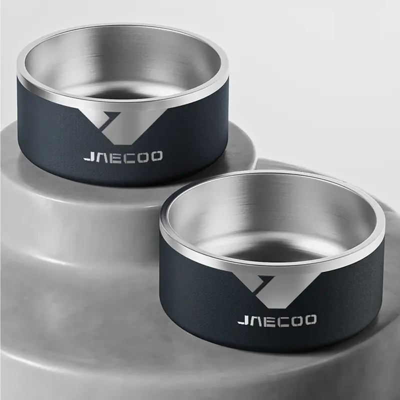 JAECOO se marca una línea de accesorios pensados para tus perros y gatos 3 Motor16 2026 JAECOO accesorios mascotas. Imagen comedero.