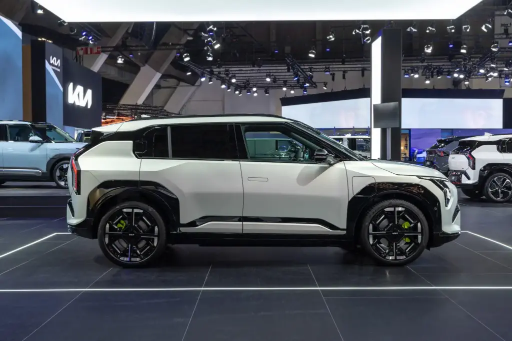 2026 kia ev3 gt 12 Motor16