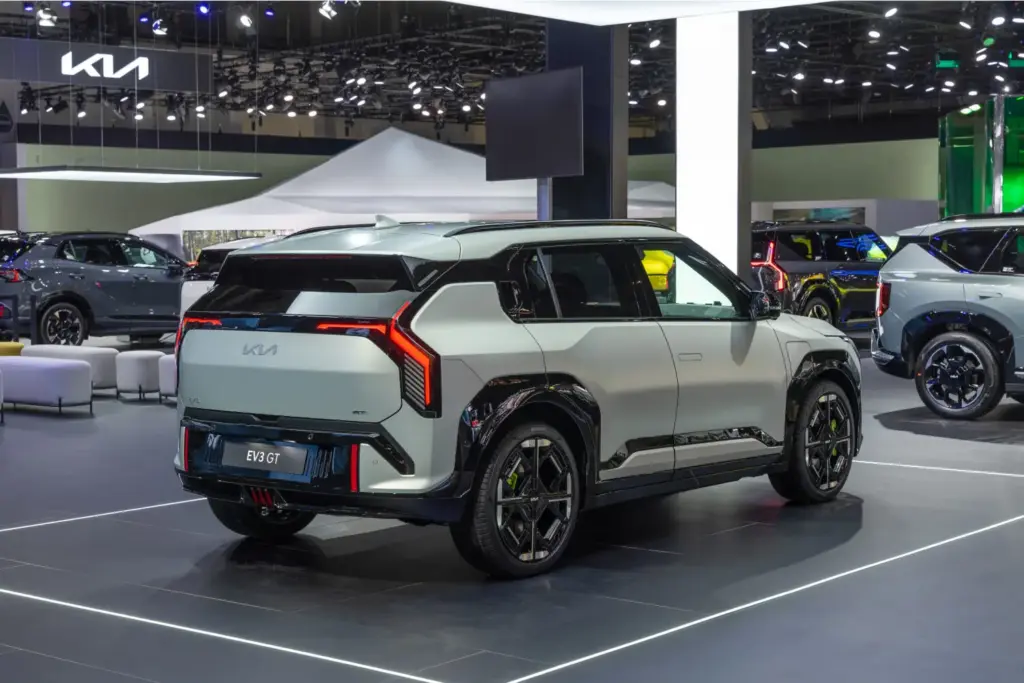 2026 kia ev3 gt 13 Motor16