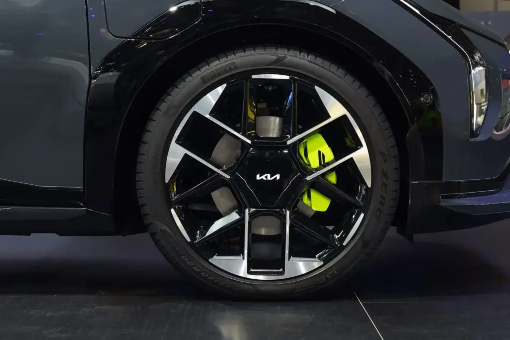 2026 Kia EV3 GT. Imagen llanta.