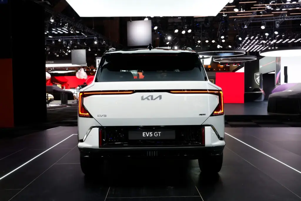 2026 kia ev5 gt 12 Motor16