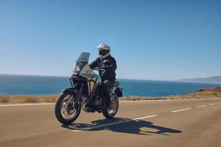 Mejor trail para el carnet A2: ¿Es la Honda NX500 la opción ideal? Estas son sus 6 rivales