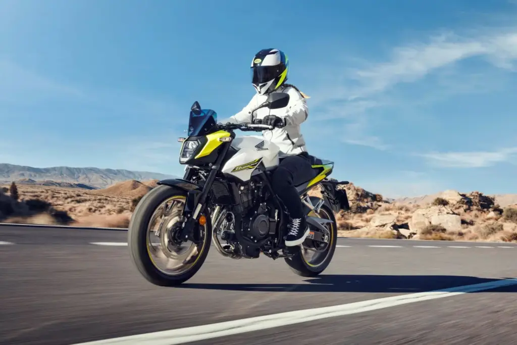 Honda expande su tecnología E-Clutch a su gama media 11 Motor16 556111 26YM Honda CB500 Hornet Motor16