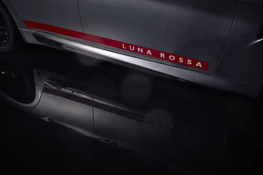 Alfa Romeo Giulia Quadrifoglio Luna Rossa 8 Motor16