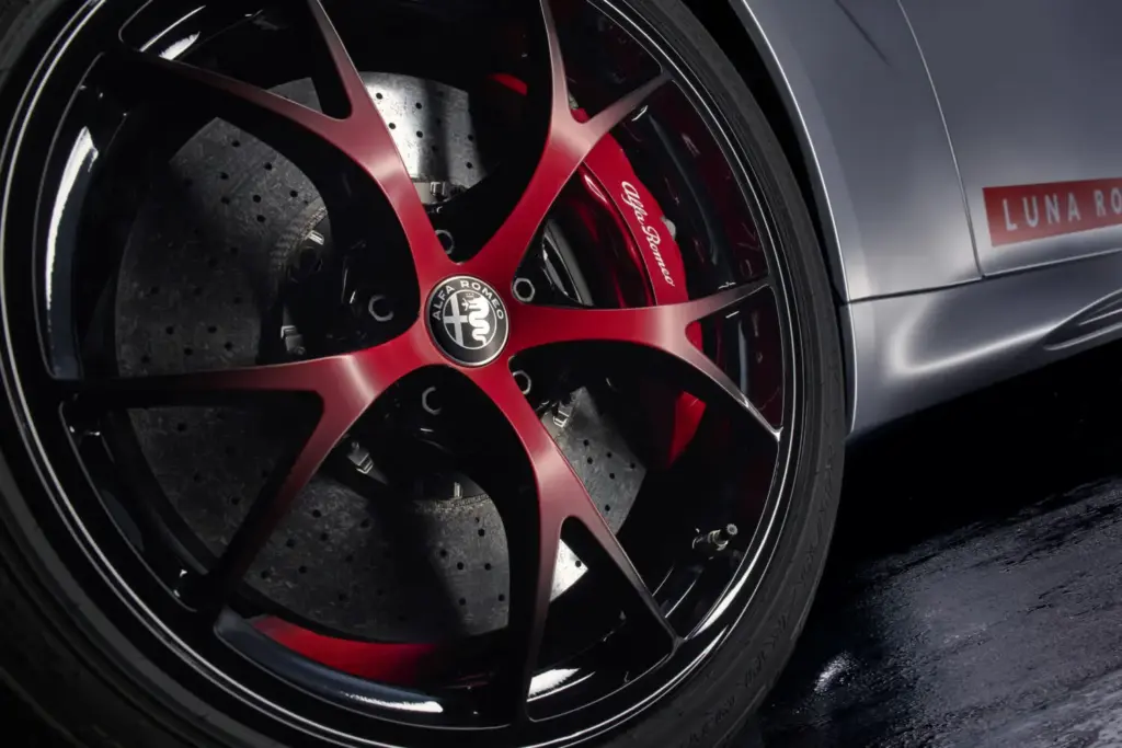 Alfa Romeo Giulia Quadrifoglio Luna Rossa 9 Motor16
