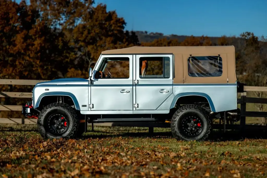 Este Defender restomod cuesta como un Rolls-Royce pero nos gusta más; mucho más