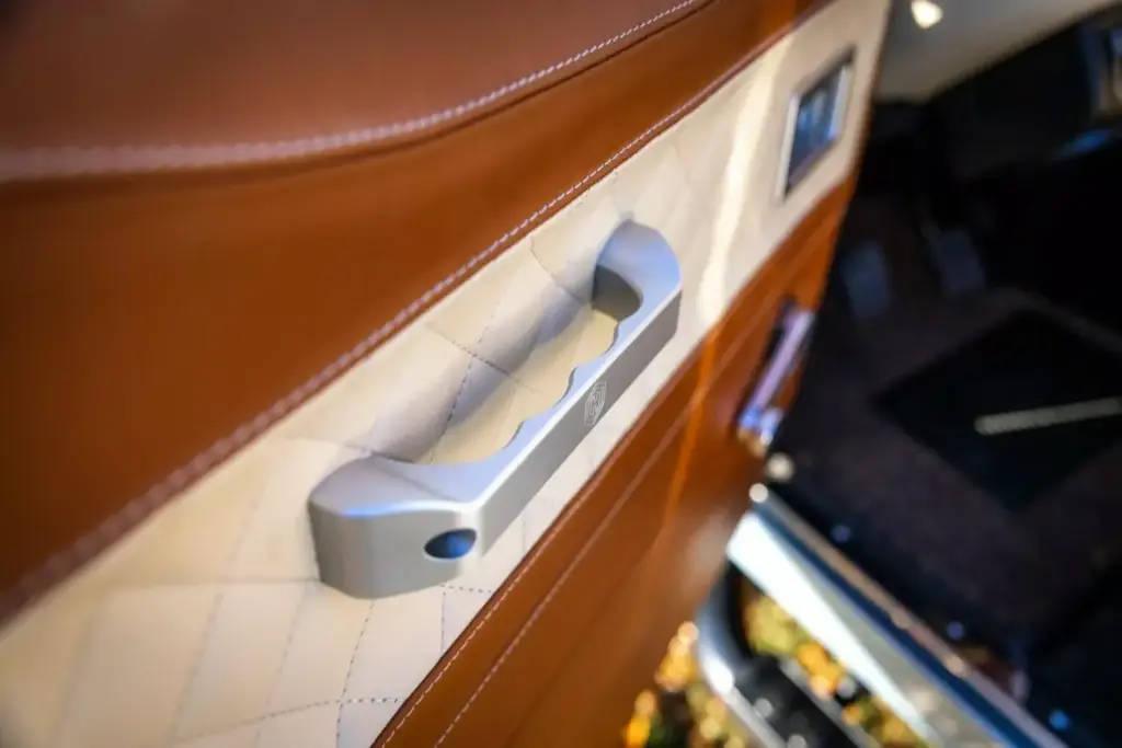 Arvon Land Rover Defender 21 2048x1366 1 Motor16