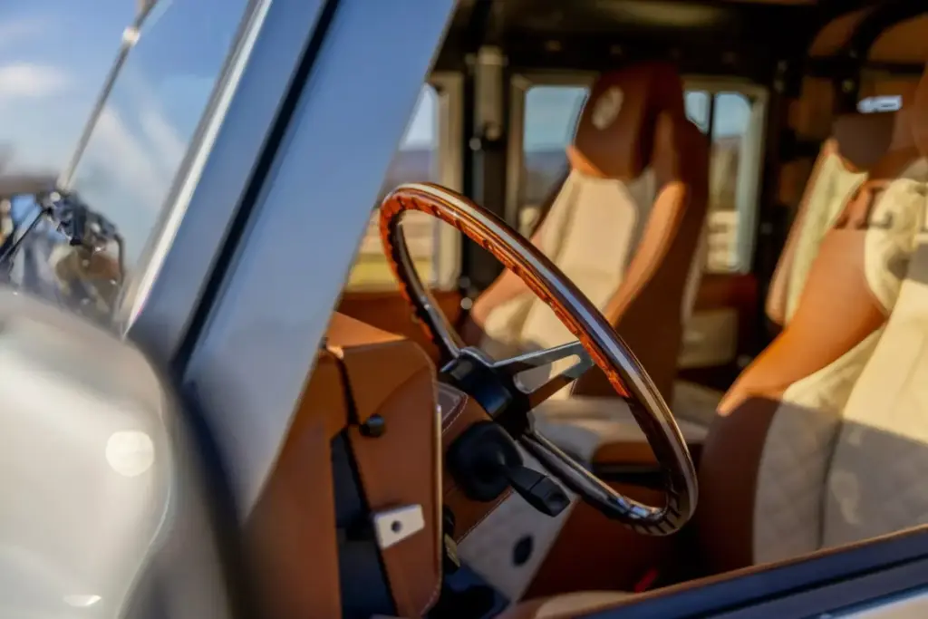 Arvon Land Rover Defender 42 2048x1366 1 Motor16