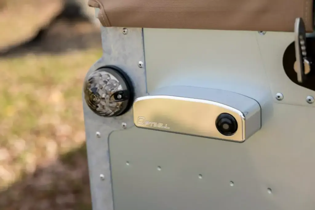 Arvon Land Rover Defender 73 2048x1366 1 Motor16