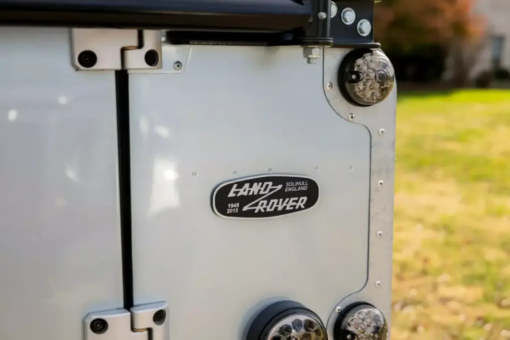 Arvon Land Rover Defender 74 2048x1366 1 Motor16