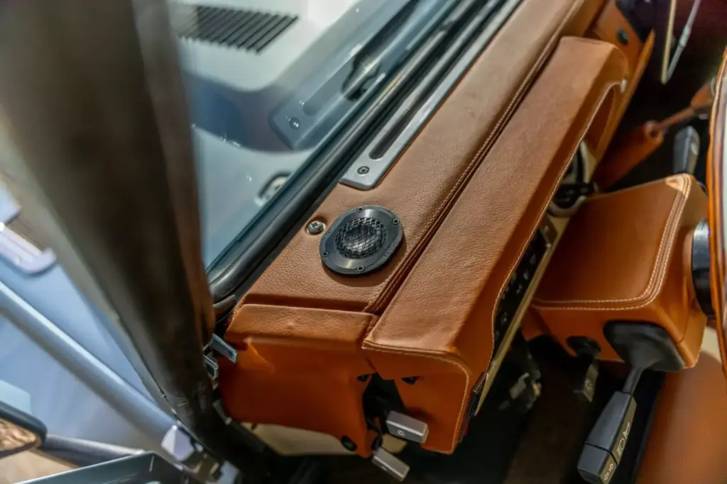 Arvon Land Rover Defender 85 2048x1366 1 Motor16