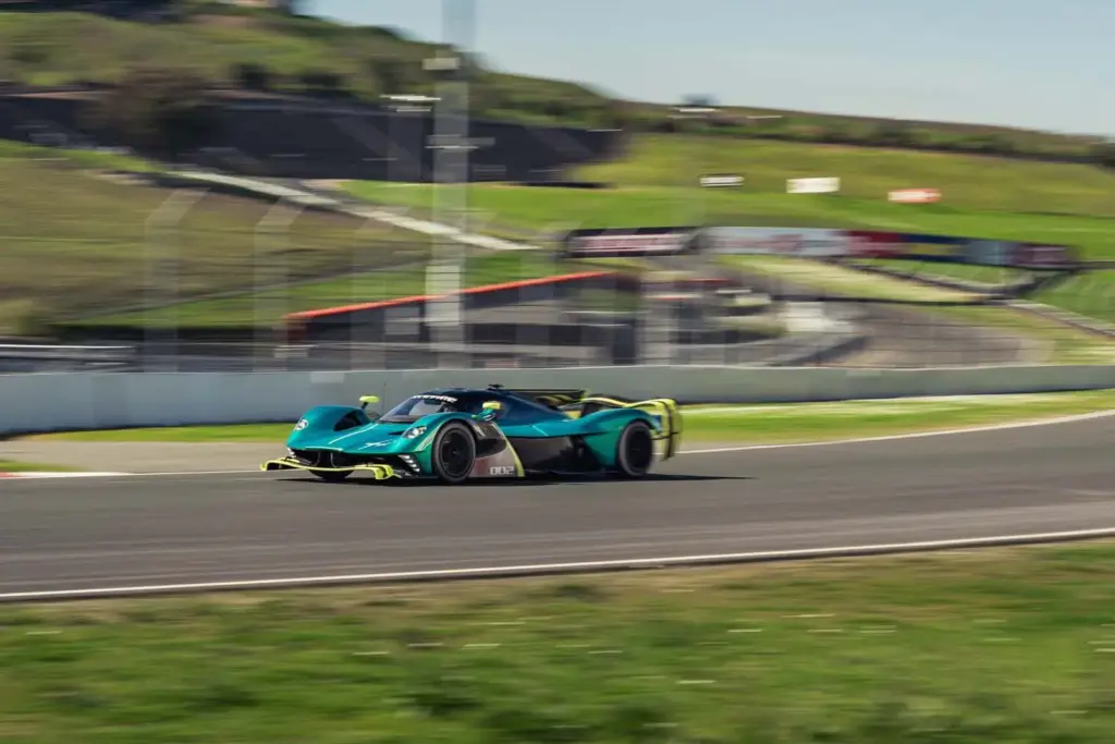 Experiencias Aston Martin 2026: lujo y adrenalina. ¿A cuál te apuntas? 10 Motor16 Aston Martin Experiences UNLEASHED 8 Motor16