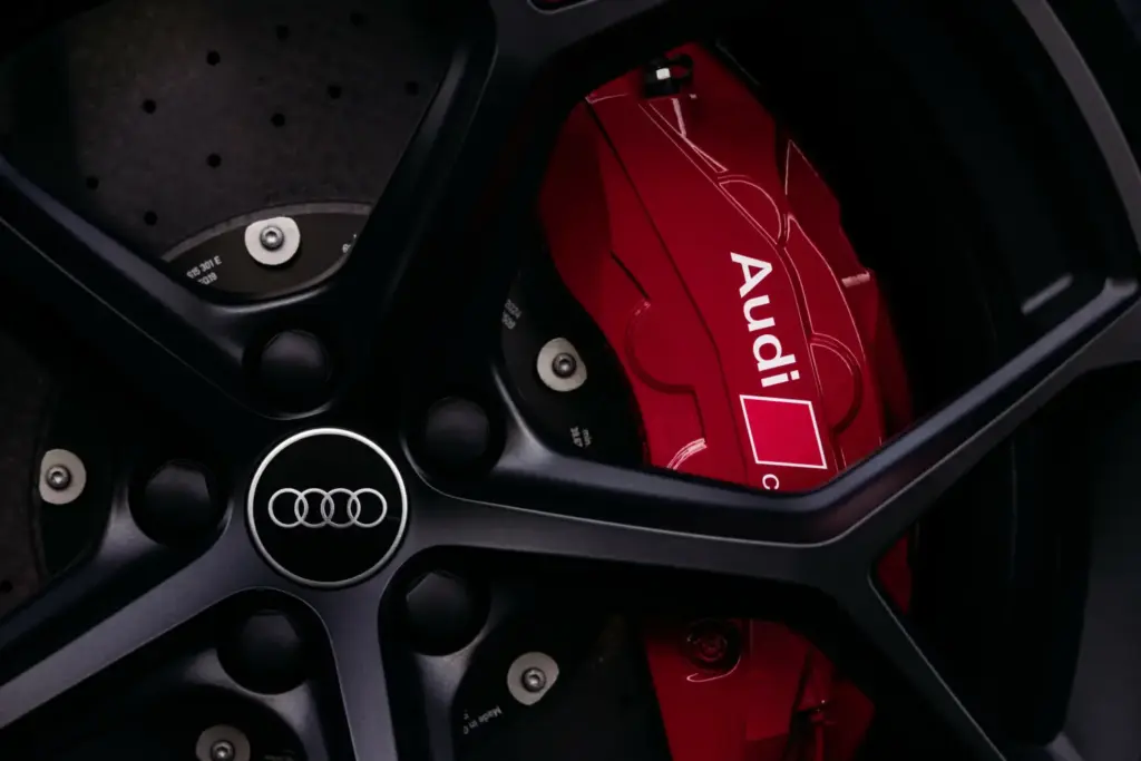 Estos son los componentes de coche más caros vendidos en eBay en el Reino Unido 2 Motor16 Audi RS Q8 frenos ceramicos Motor16