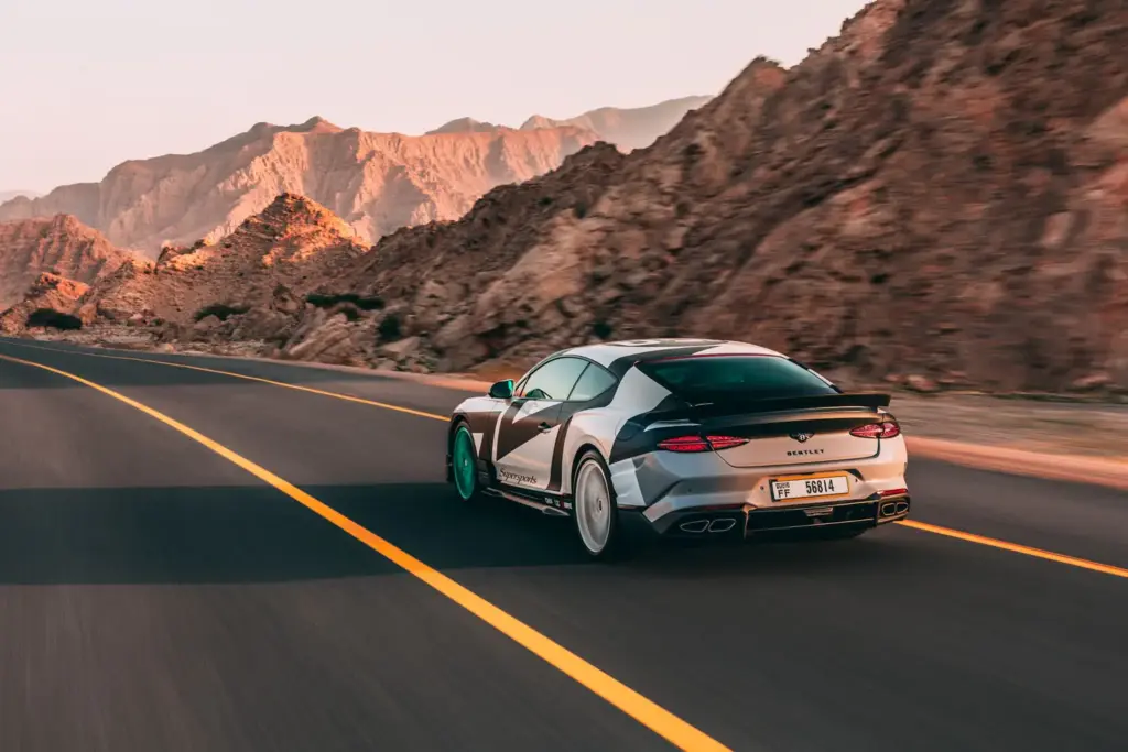 El debut europeo del Bentley Supersports se celebra, quemando rueda, en Dubái 5 Motor16 BENTLEY Supersports Dubai 1 2 Motor16