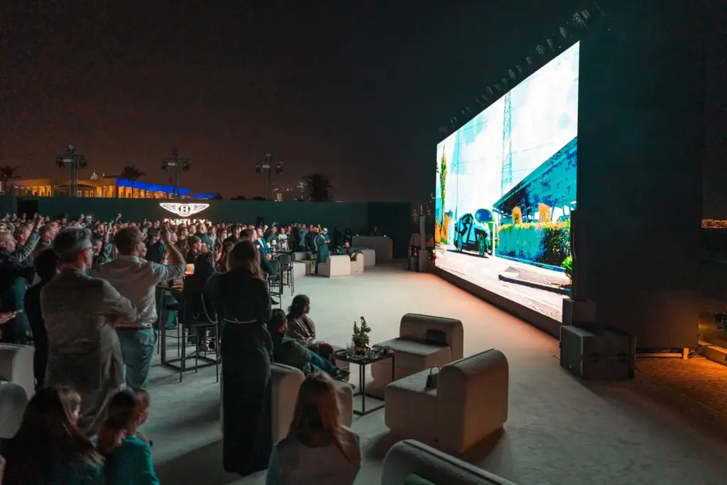 El debut europeo del Bentley Supersports se celebra, quemando rueda, en Dubái 3 Motor16 BENTLEY Supersports Dubai 1 6 Motor16