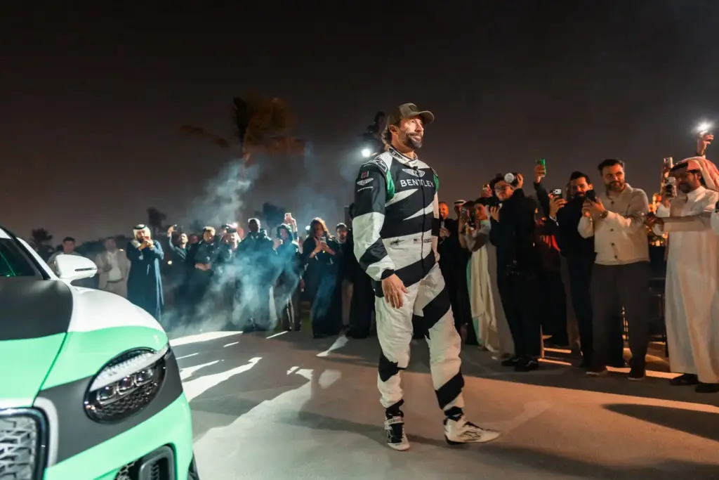 El debut europeo del Bentley Supersports se celebra, quemando rueda, en Dubái 10 Motor16 BENTLEY Supersports Dubai 1 7 Motor16