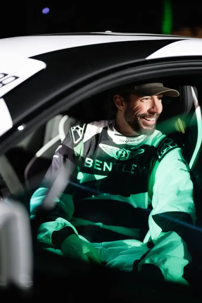 El debut europeo del Bentley Supersports se celebra, quemando rueda, en Dubái 12 Motor16 BENTLEY Supersports Dubai 1 9 Motor16