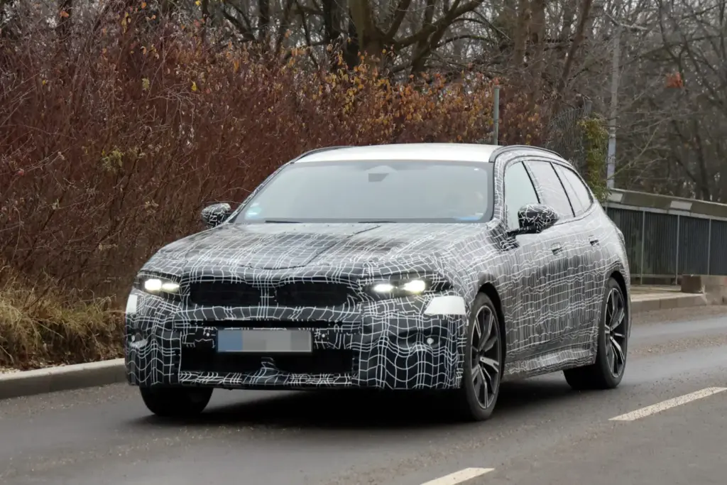 BMW Serie 5 Touring 2027 1 Motor16