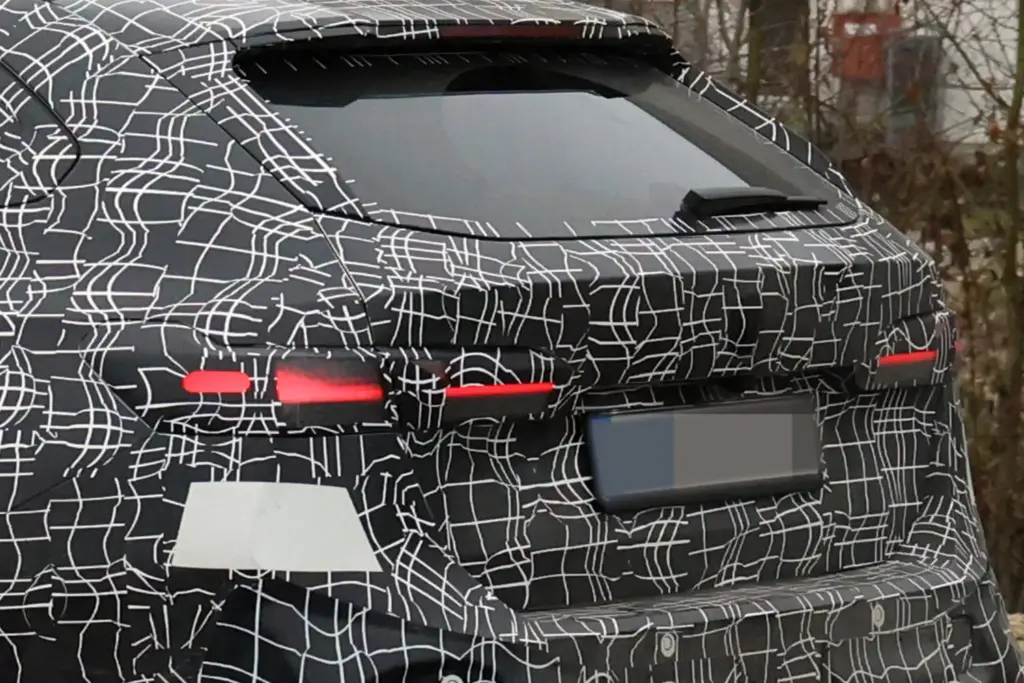 BMW Serie 5 Touring 2027 16 Motor16