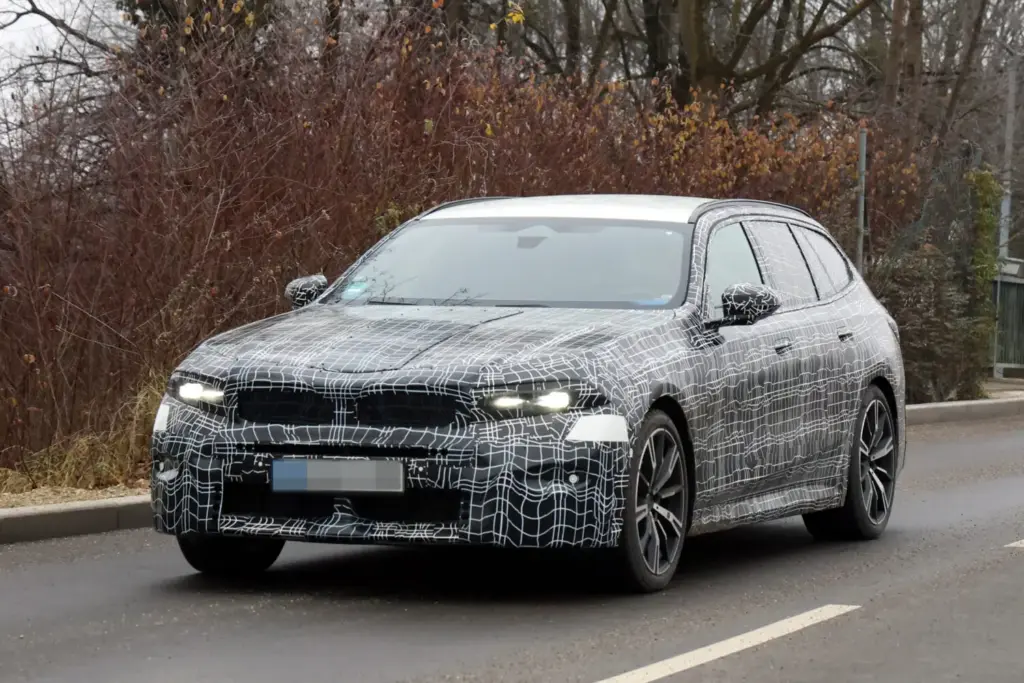 BMW Serie 5 Touring 2027 2 Motor16