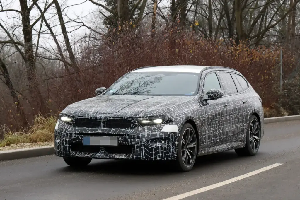 BMW Serie 5 Touring 2027 4 Motor16