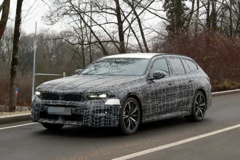 Fotos espía del BMW Serie 5 Touring 2027: Aún más claro