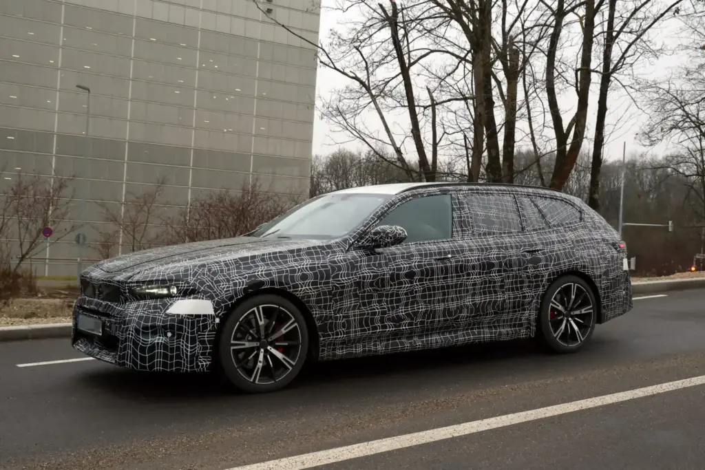 BMW Serie 5 Touring 2027 9 Motor16