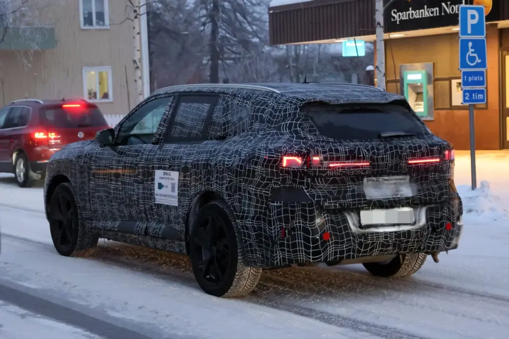 El BMW X5 2027 se enfrenta a la dura prueba invernal 2 Motor16 BMW X5 2027 nieve 10 Motor16