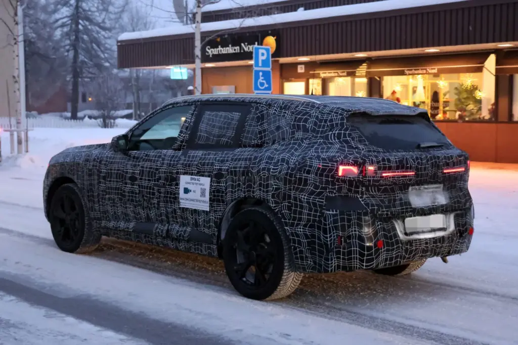 El BMW X5 2027 se enfrenta a la dura prueba invernal de 9 Motor16 BMW X5 2027 nieve 8 Motor16