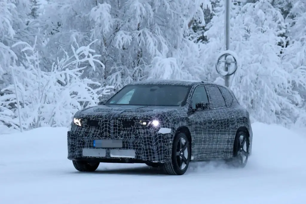 BMW iX3 M nieve 1 Motor16