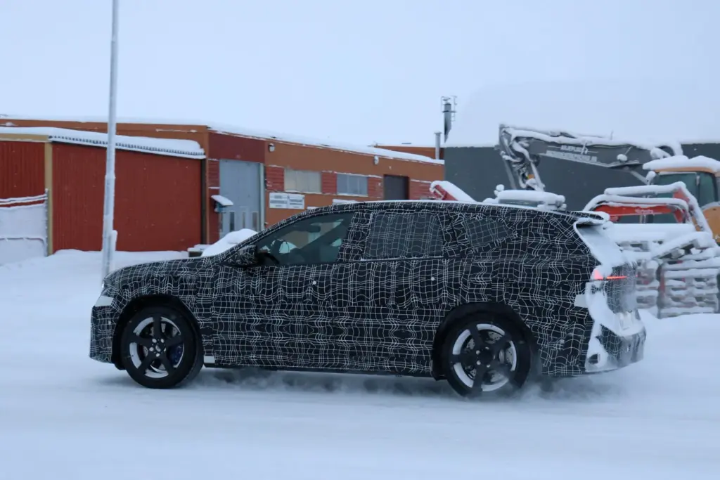 BMW iX3 M nieve 11 Motor16