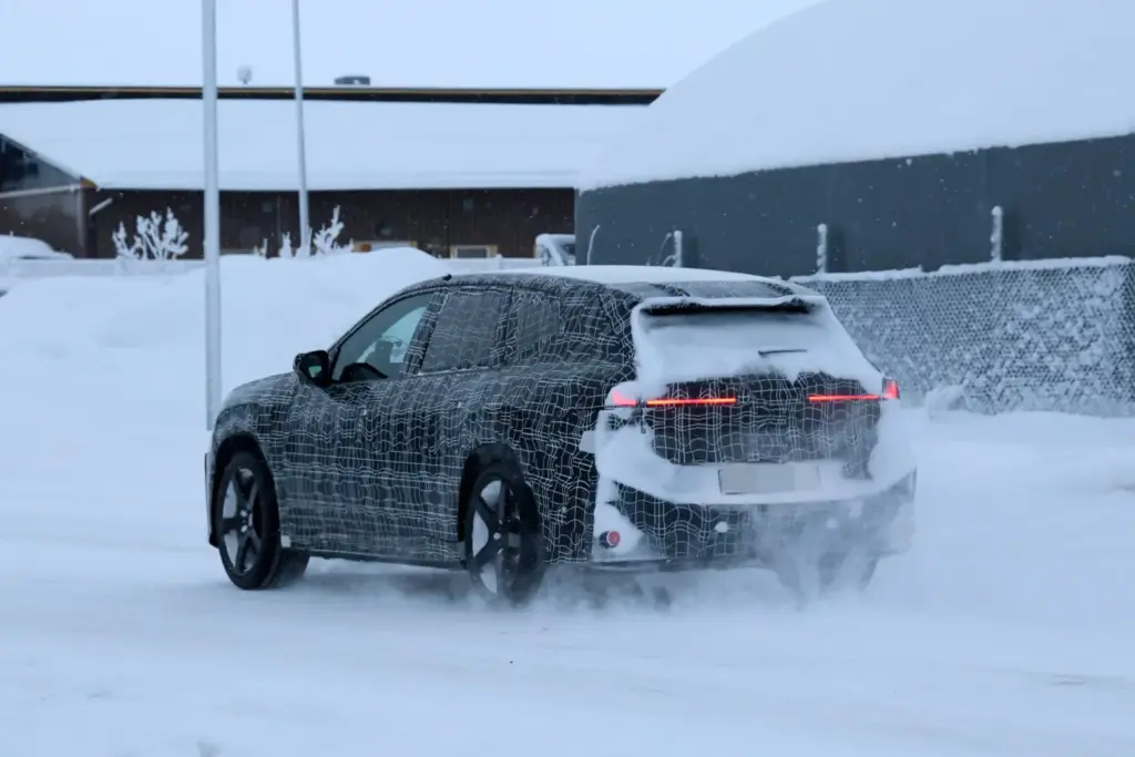 BMW iX3 M nieve 15 Motor16