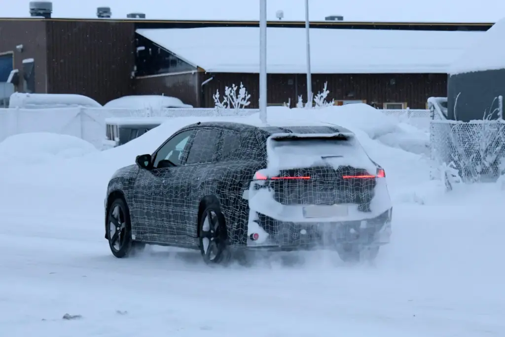 BMW iX3 M nieve 16 Motor16