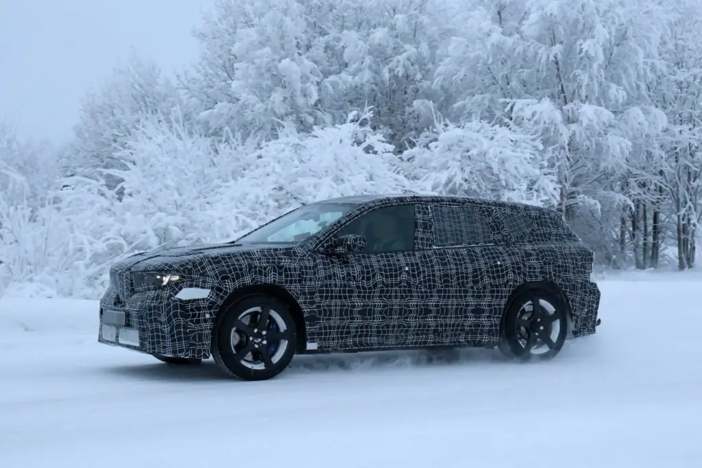 BMW iX3 M nieve 8 Motor16