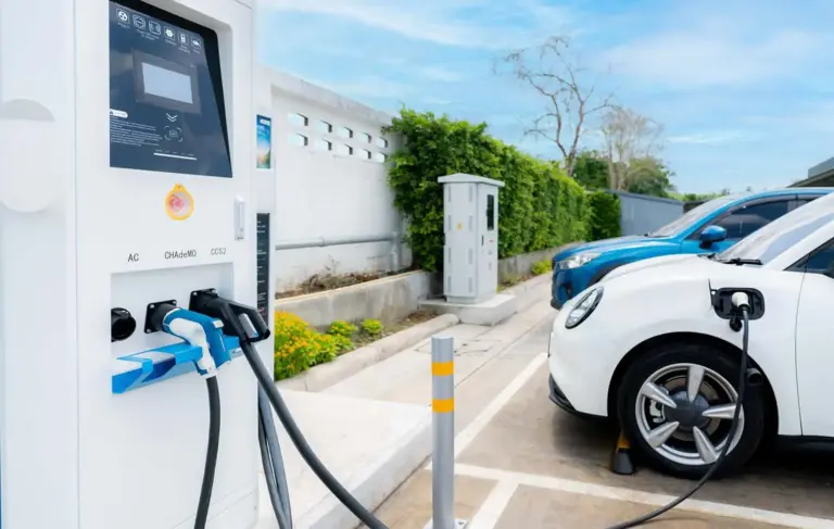 España cierra 2025 con 53.072 cargadores, un récord, pero uno de cada cuatro no funcionan