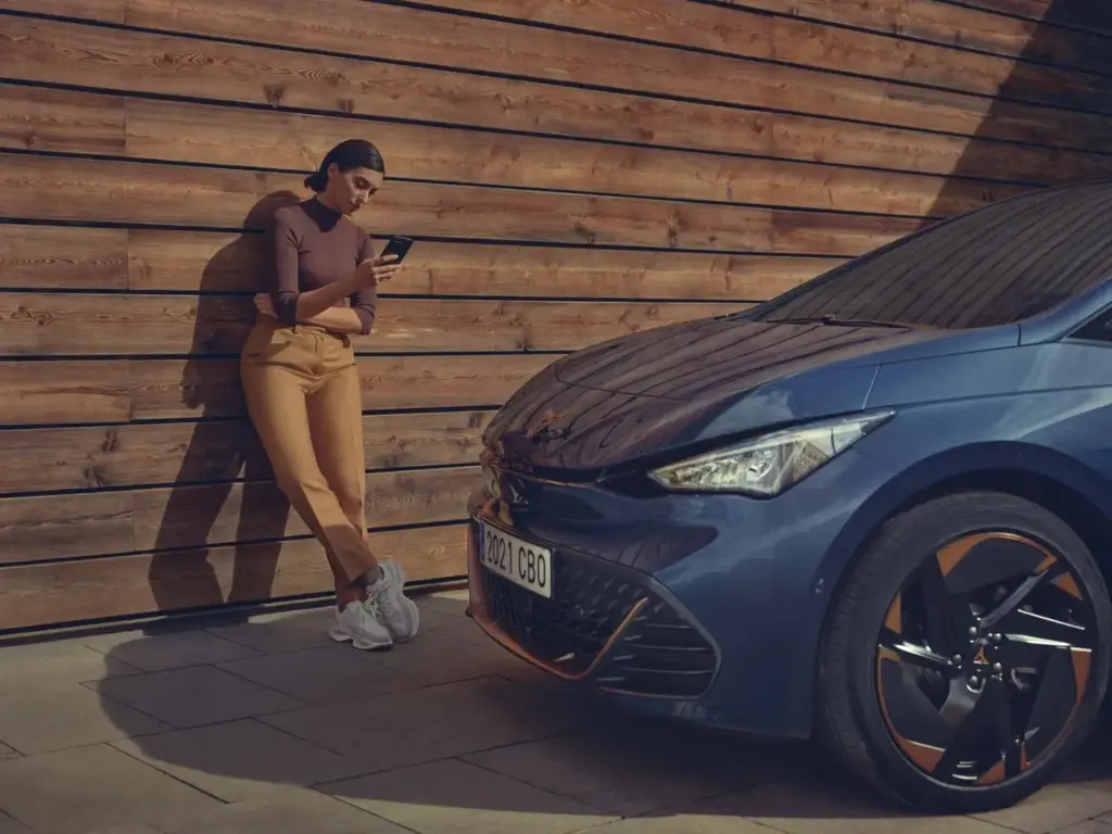 Cupra utiliza datos reales de conducción para mejorar sus sistemas de asistencia 1 Motor16 CUPRA conductor movil Motor16