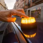 Juan, Policía Local: «Mi primera experiencia profesional con la mierda de las balizas V-16 es que no se ven una mierda»