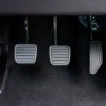 Enrique (30), mecánico: «Con este gesto tan sencillo puedes saber si el embrague de tu coche está pidiendo la cuenta»