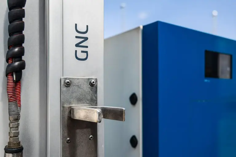 Fernando (55), gasolinero: «Mucho ojo al equivocarte al llenar tu coche, porque puede explotar por los aires»