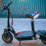 «No es un VMP, es un ciclomotor»: la respuesta del Tribunal Supremo para multar a un patinete eléctrico que superaba los 25 km/h