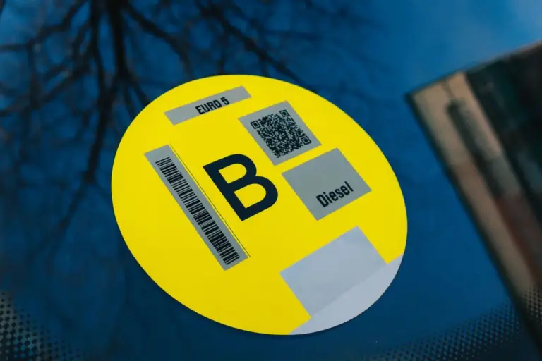 La comunidad autónoma que ha expulsado a los coches con etiqueta B de forma definitiva no es Madrid ni Catalunya