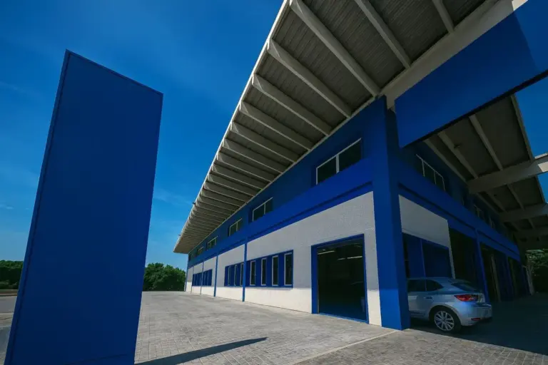 Silvia (39), técnico de ITV: «Si tu coche aparece en esta lista, tienes que pasar la ITV por primera vez en 2026»