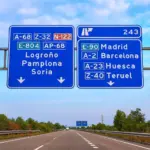 Roberto (41), profesor de autoescuela: «En España, las señales en las carreteras son de color azul por una razón de peso»